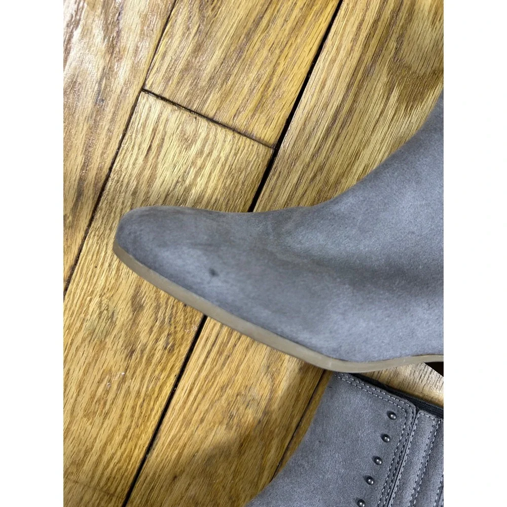A2 Grey Suede Studded Ankle Boots Block‎ Heel Elastic Gore Size 7.5